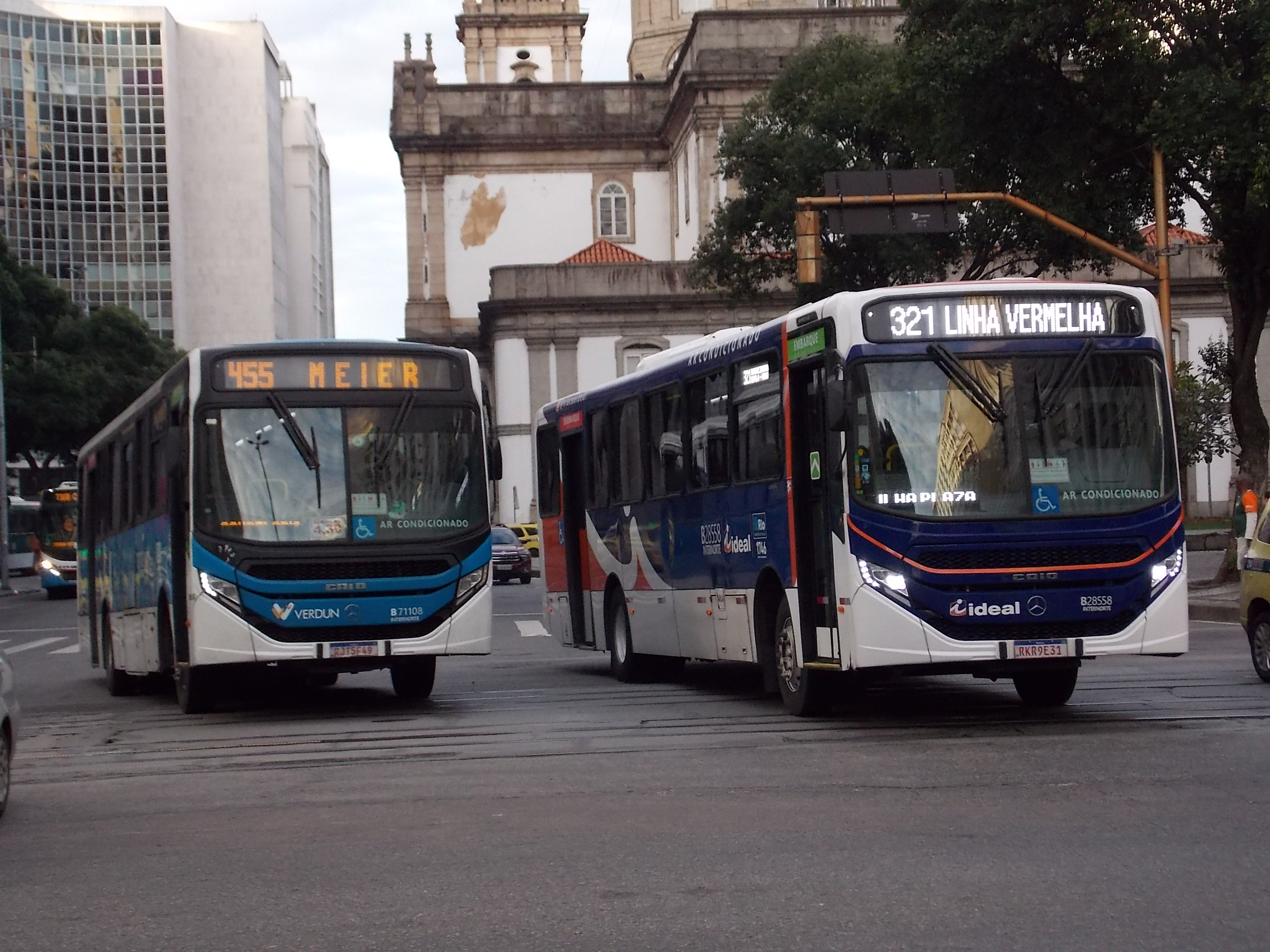 Como chegar até Clube dos Bancários em Taquara de Ônibus ou Metrô?